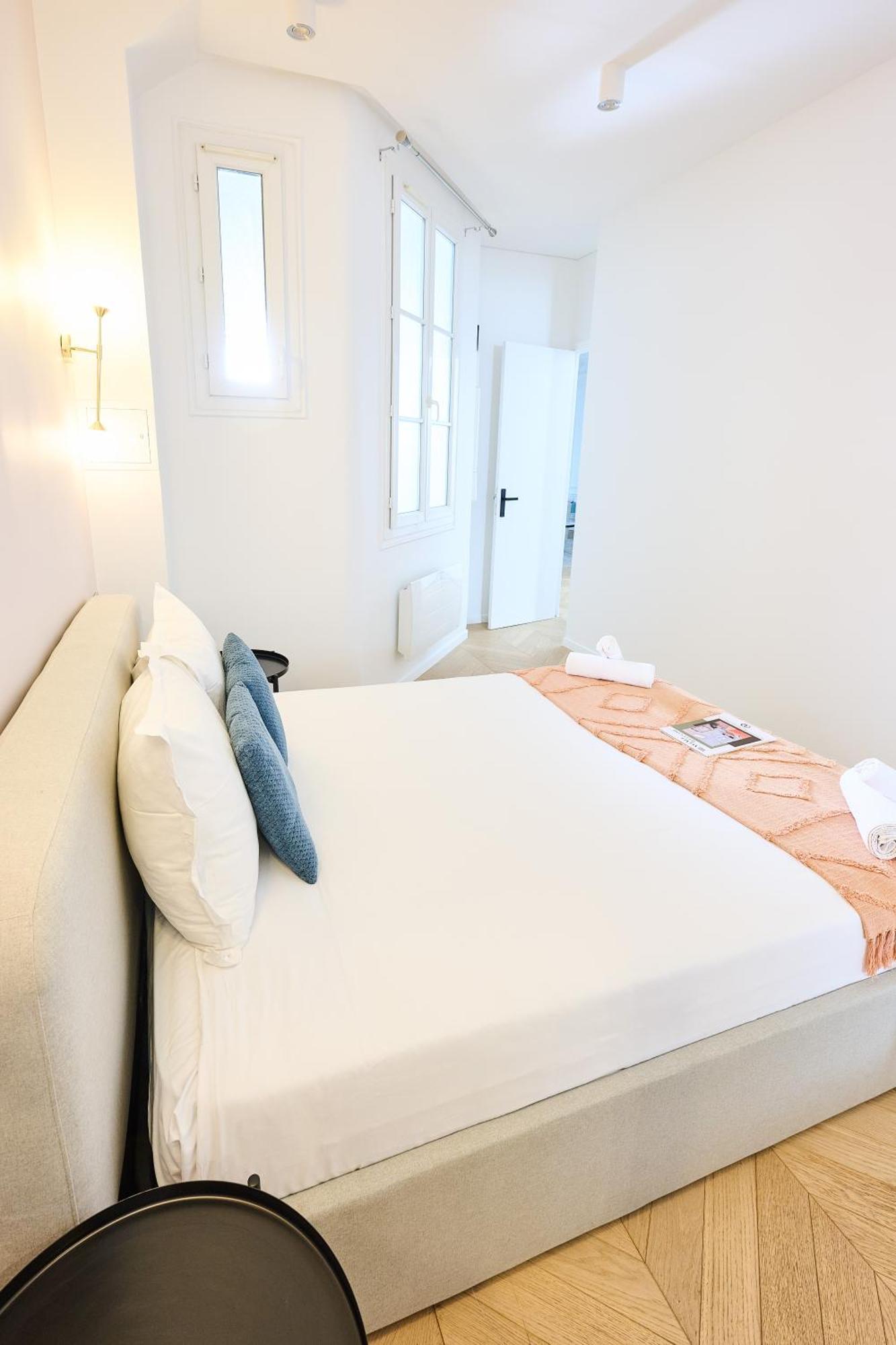 Champs Elysées!Montaigne, New Luxurious 6pers flat Parigi Esterno foto