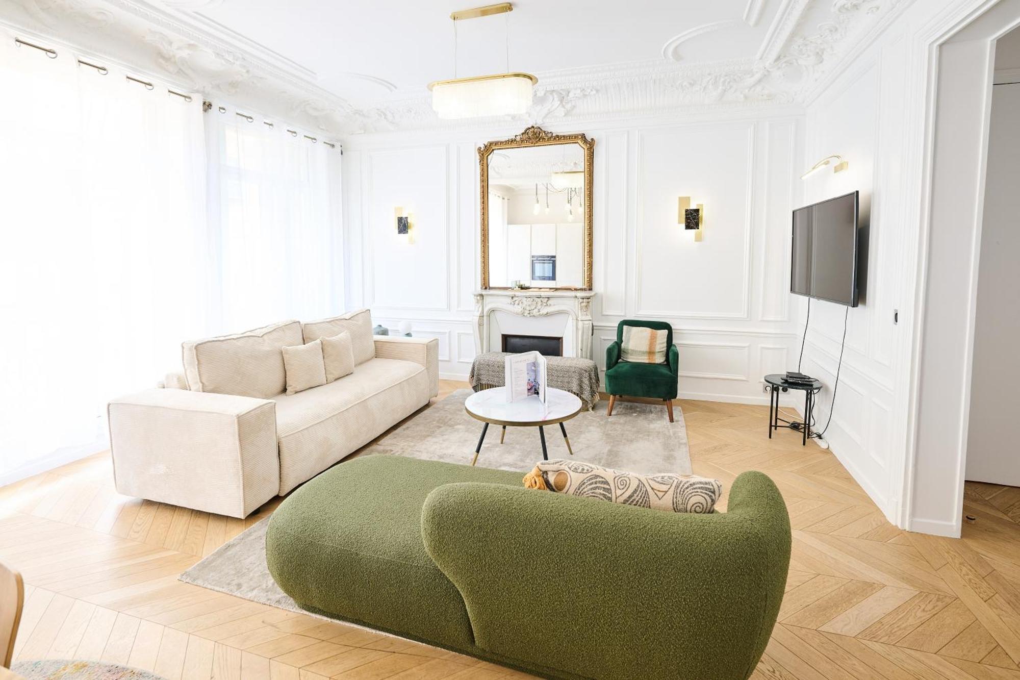 Appartamento Champs Elysées!Montaigne, New Luxurious 6pers flat Parigi Esterno foto