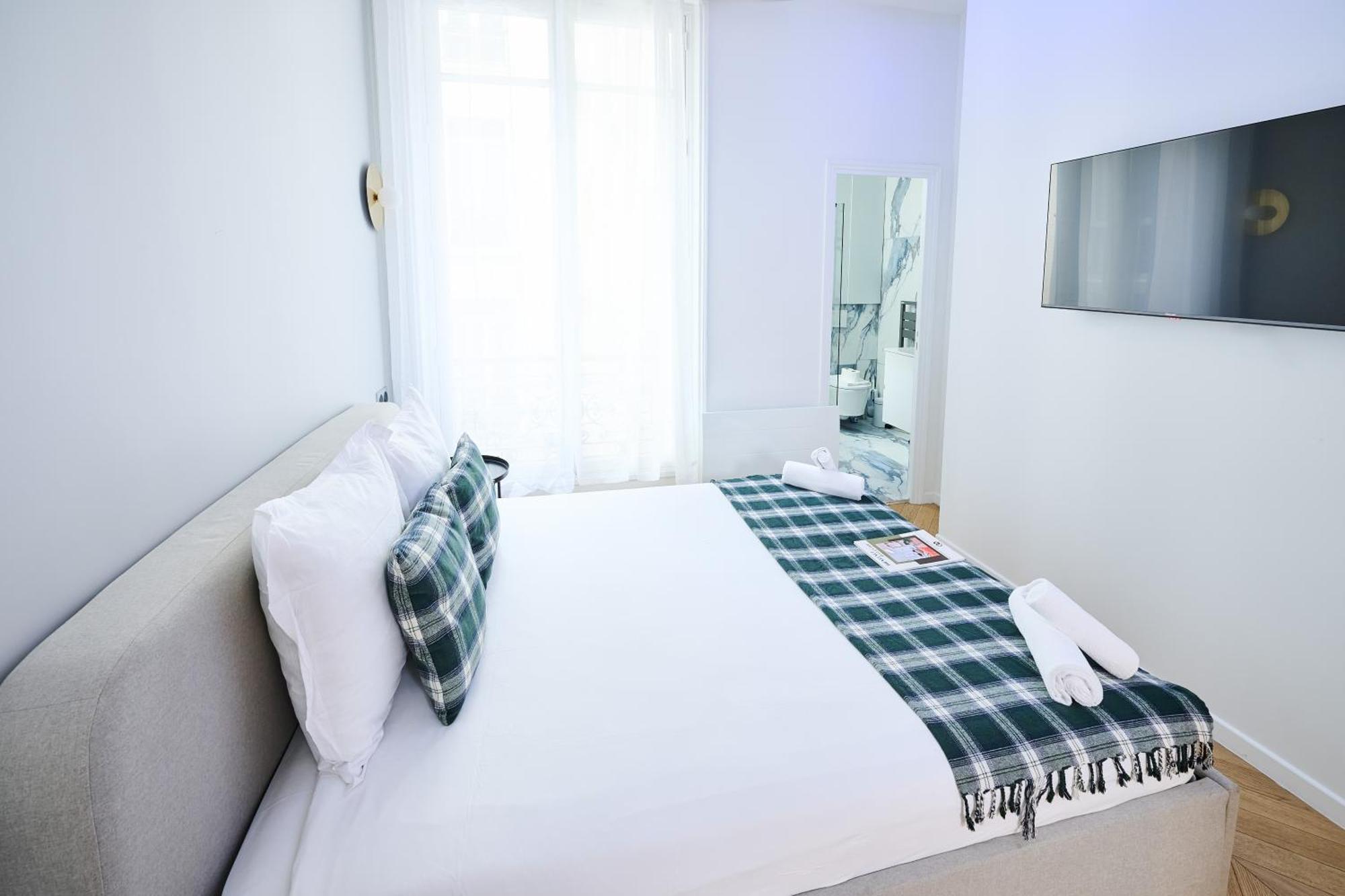 Champs Elysées!Montaigne, New Luxurious 6pers flat Parigi Esterno foto