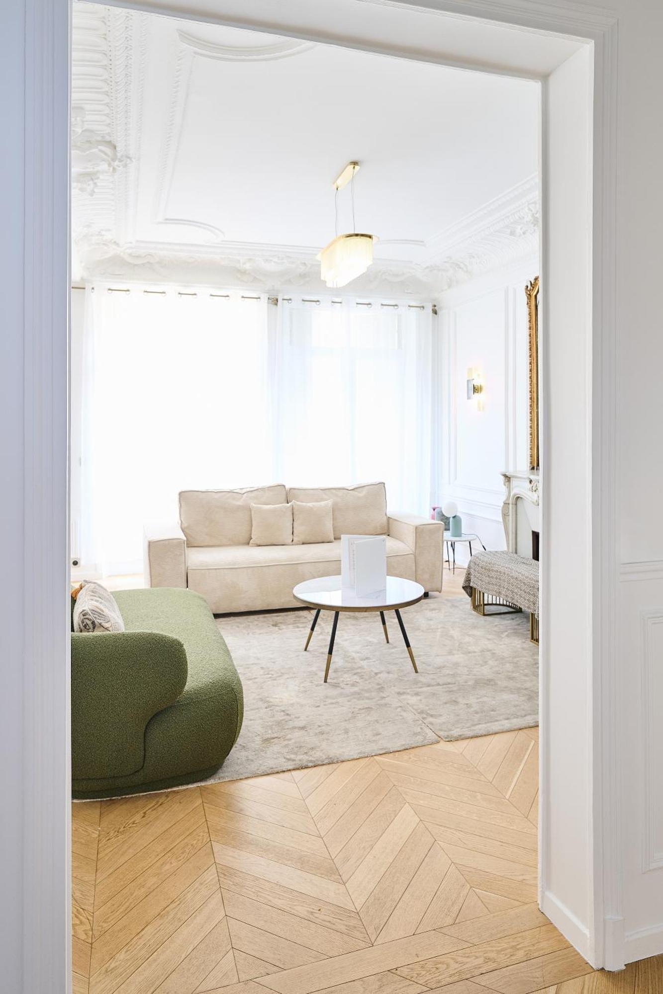 Appartamento Champs Elysées!Montaigne, New Luxurious 6pers flat Parigi Esterno foto