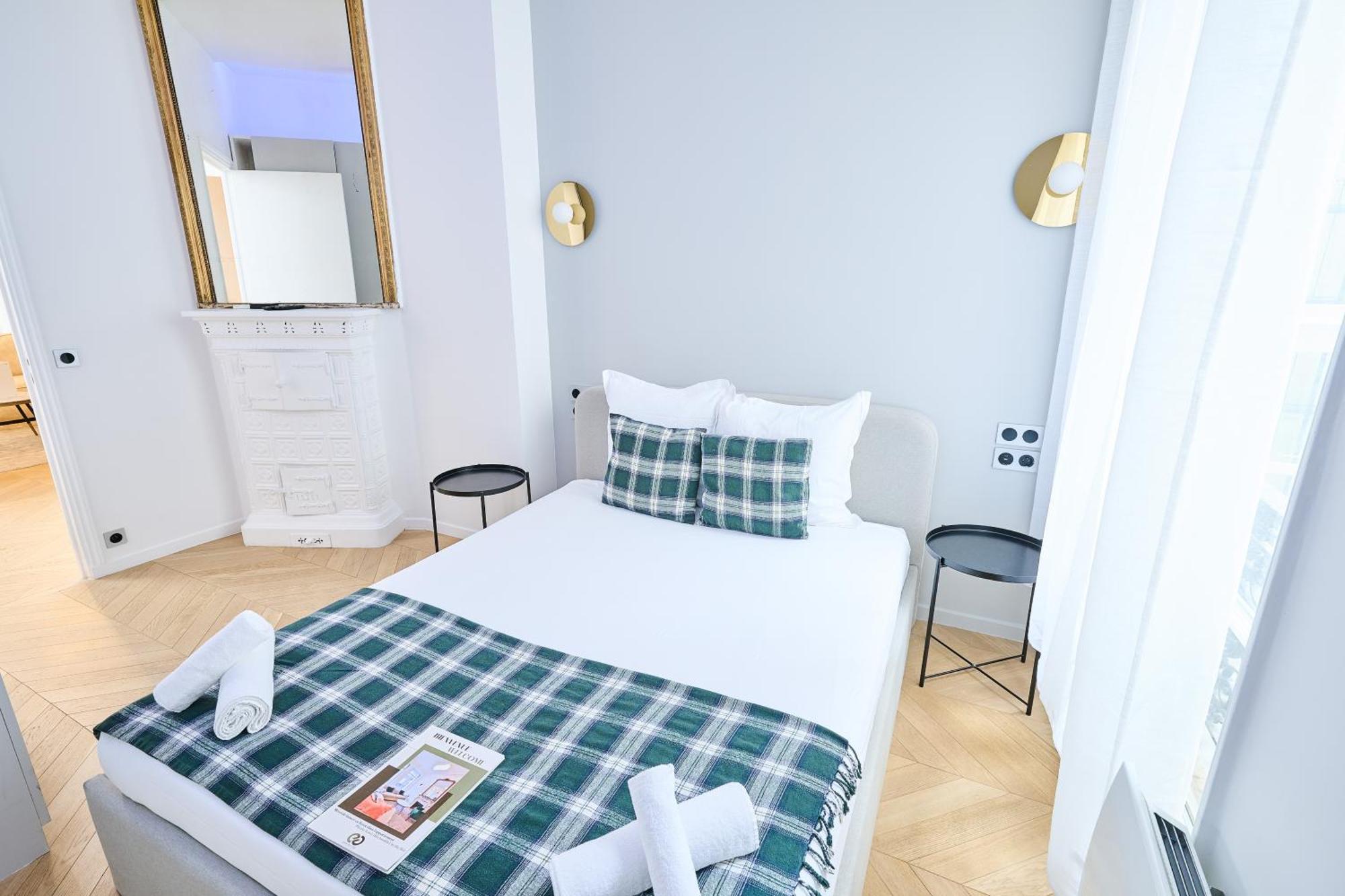 Champs Elysées!Montaigne, New Luxurious 6pers flat Parigi Esterno foto